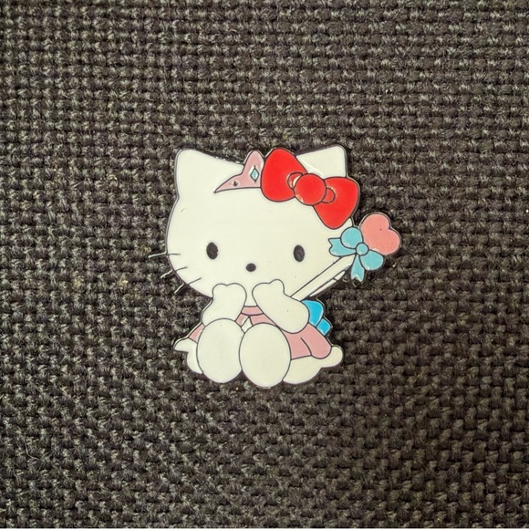 Hello Kitty Enamel Pin - Picture 2 of 2